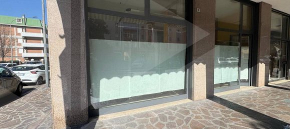 2-salle Propriété commerciale à Sassuolo, Italy No. 17099 3