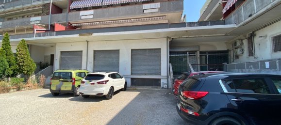 216m² Commercial property in San Giovanni Teatino, Italy No. 278448 3