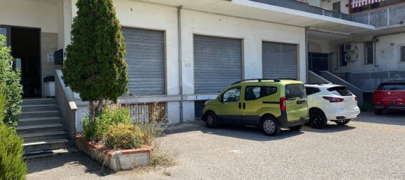 216m² Commercial property in San Giovanni Teatino, Italy No. 278448 4