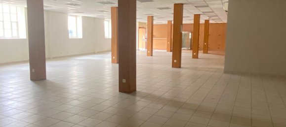300m² Commercial property in Mazamet, France No. 296756 3