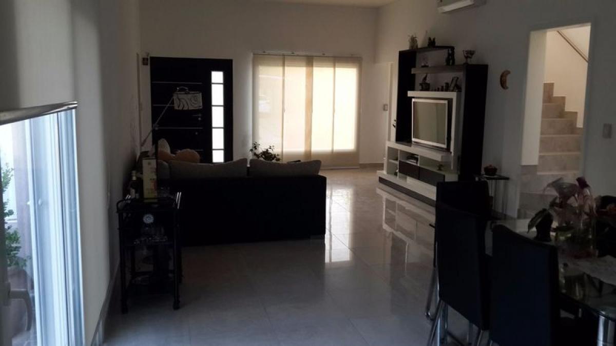 3 bedrooms House in Ezeiza, Argentina No. 18762