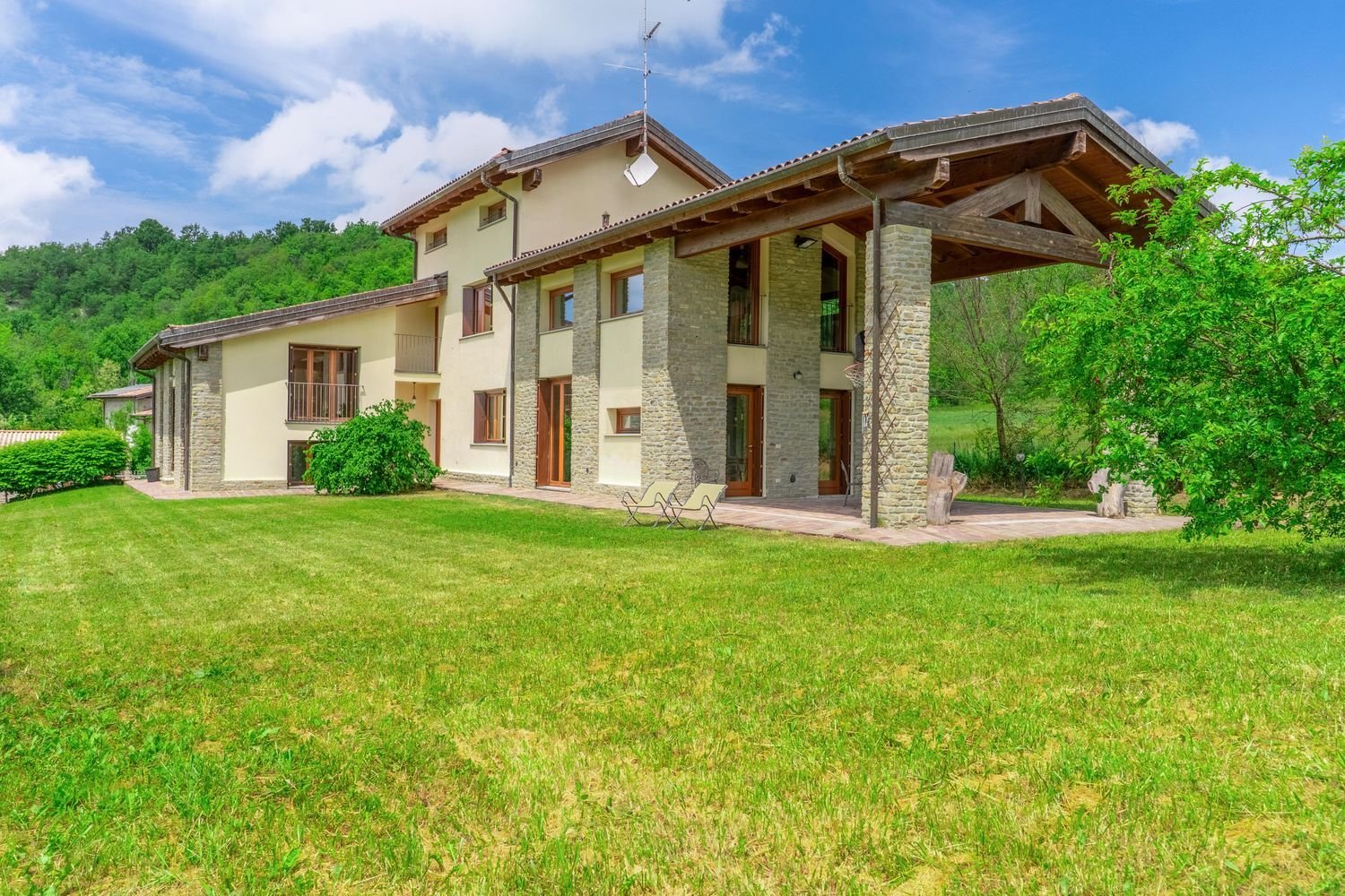 5 rooms Villa in Val di Nizza, Italy No. 278554