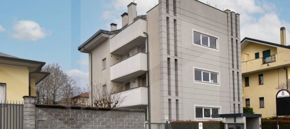 3 rooms Apartment in Legnano, Italy No. 21411 16