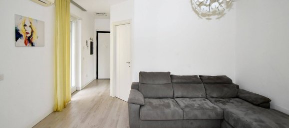 3 rooms Apartment in Legnano, Italy No. 21411 21