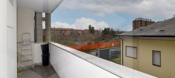 3 rooms Apartment in Legnano, Italy No. 21411 3