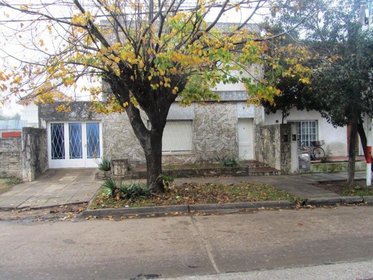 Дом с 3 спальнями в Морон, Аргентина № 96319