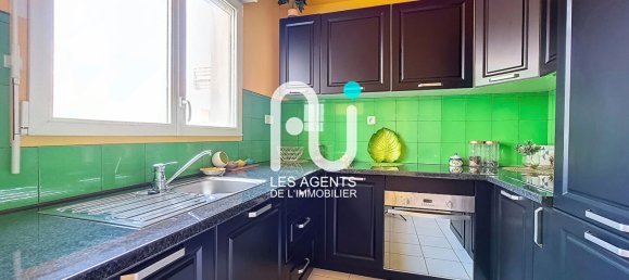 3 bedrooms Apartment in Colombes, France No. 175641 2