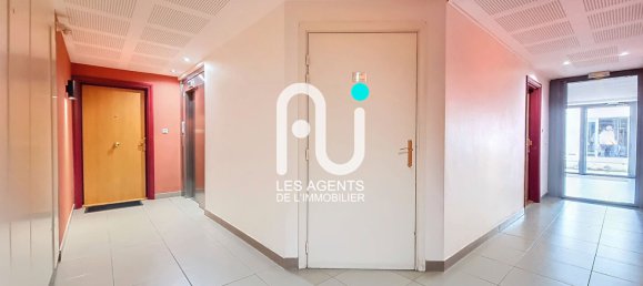 3 bedrooms Apartment in Colombes, France No. 175641 10