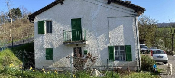 5 rooms House in Vetto, Italy No. 109428 2