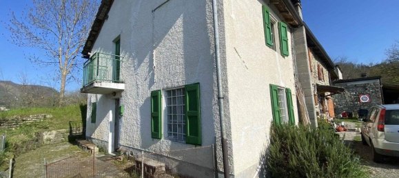 5 rooms House in Vetto, Italy No. 109428 3