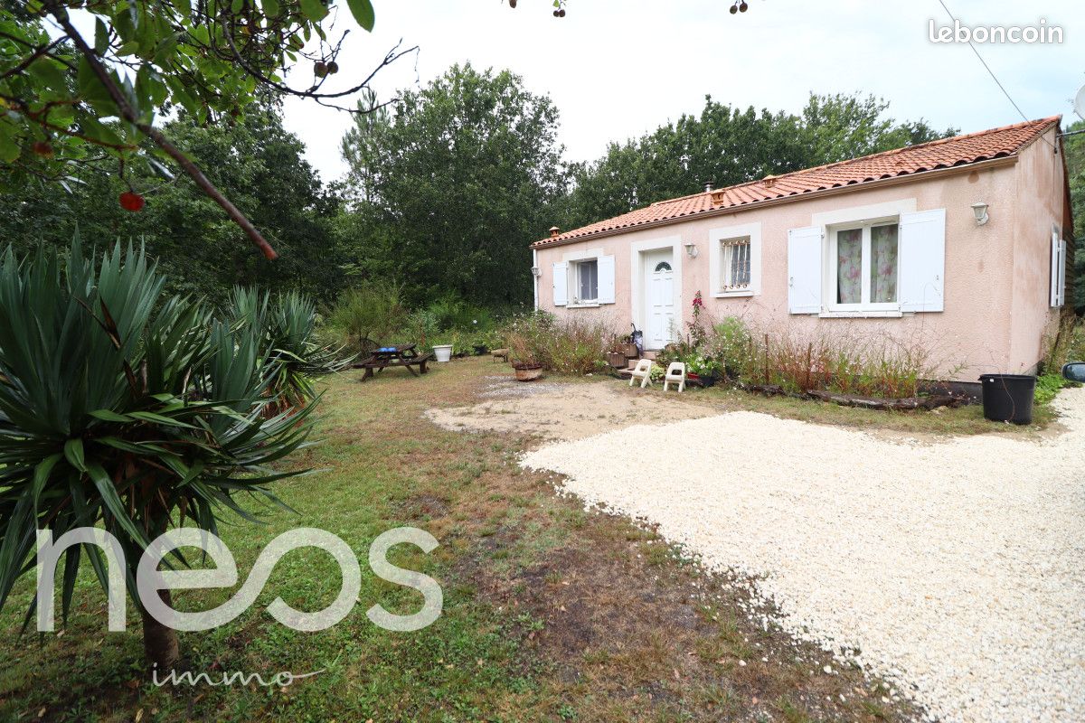 Casa de 4 dormitorios en Grayan-et-l'Hopital, France No. 320222