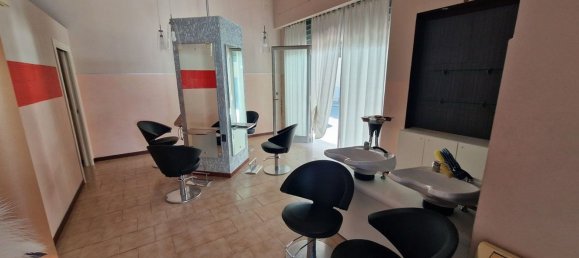 Коммерческая недвижимость 70м² в Тури, Италия № 177984 4