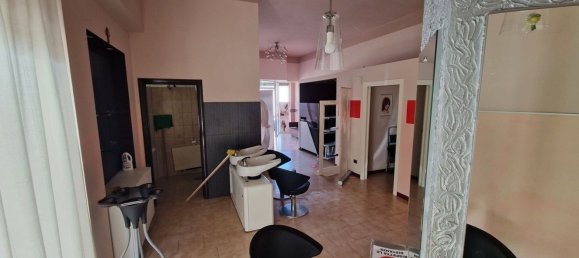 Коммерческая недвижимость 70м² в Тури, Италия № 177984 6