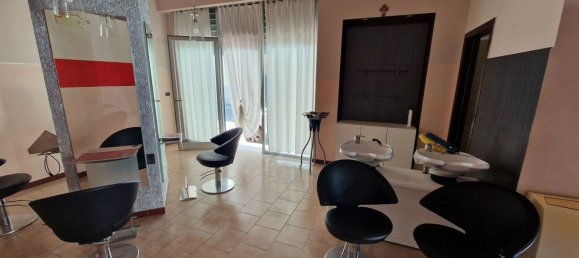 Коммерческая недвижимость 70м² в Тури, Италия № 177984 8