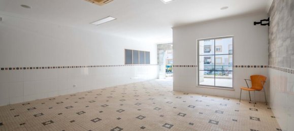 128m² Commercial property in Lagos, Portugal No. 303030 8