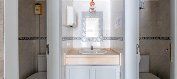 128m² Commercial property in Lagos, Portugal No. 303030 9