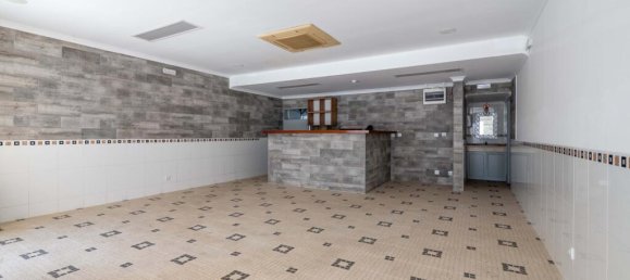 128m² Commercial property in Lagos, Portugal No. 303030 7