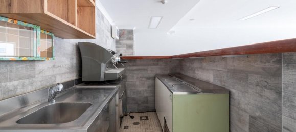 128m² Commercial property in Lagos, Portugal No. 303030 13