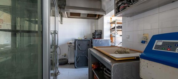 128m² Commercial property in Lagos, Portugal No. 303030 15