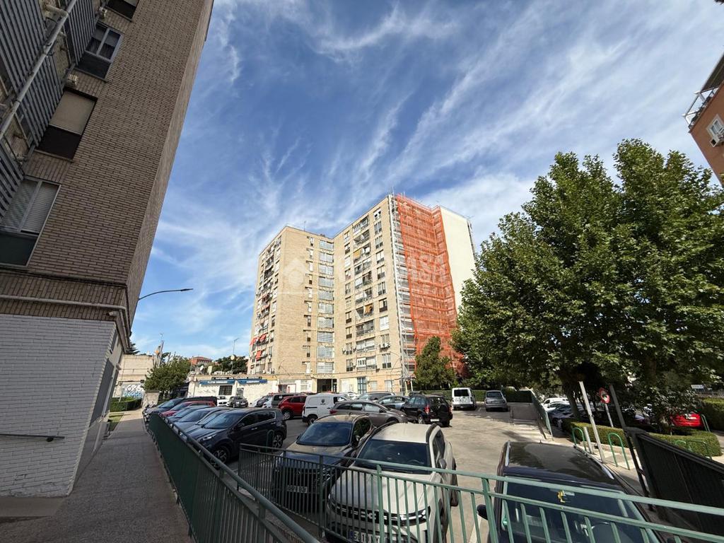 2 rooms Apartment in Madrid, Spain No. 268744