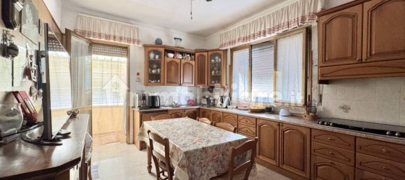 Квартира с 3 спальнями в Виареджо, Италия № 280757 11