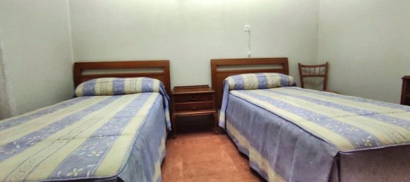 4 bedrooms Townhouse in Chozas de Abajo, Spain No. 76877 12