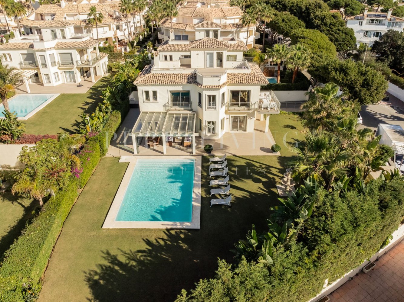 Villa de 5 dormitorios en Marbella, Spain No. 64408