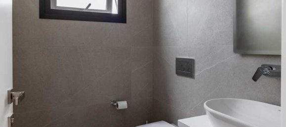 4 bedrooms House in Chloraka, Cyprus No. 7693 3