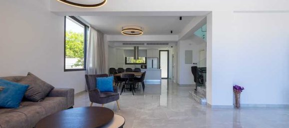 4 bedrooms House in Chloraka, Cyprus No. 7693 7