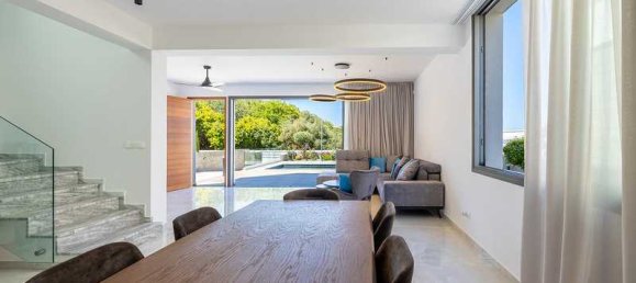 4 bedrooms House in Chloraka, Cyprus No. 7693 9