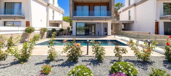 4 bedrooms House in Chloraka, Cyprus No. 7693 10