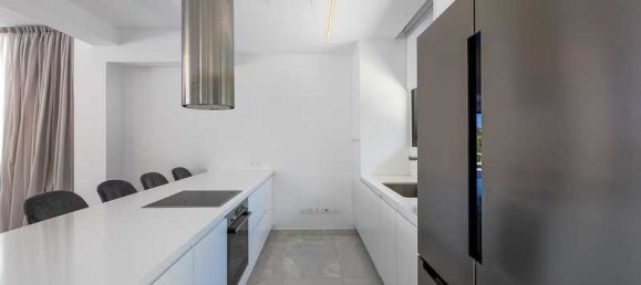 4 bedrooms House in Chloraka, Cyprus No. 7693 2