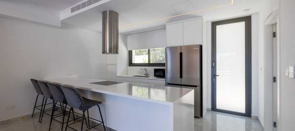 4 bedrooms House in Chloraka, Cyprus No. 7693 5