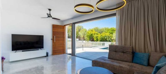 4 bedrooms House in Chloraka, Cyprus No. 7693 8