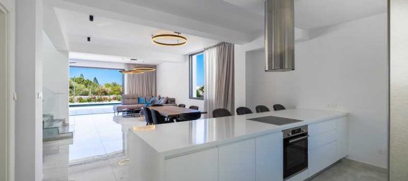 4 bedrooms House in Chloraka, Cyprus No. 7693 4