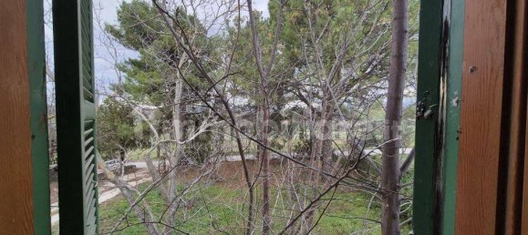 4 bedrooms House in Nocciano, Italy No. 39729 9