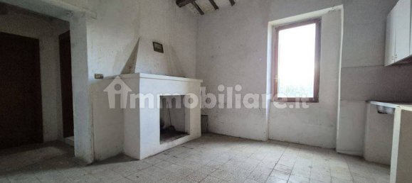 4 bedrooms House in Nocciano, Italy No. 39729 4