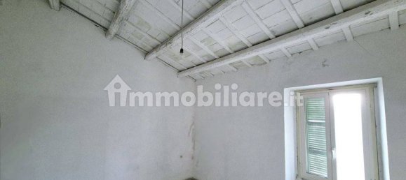 4 bedrooms House in Nocciano, Italy No. 39729 14