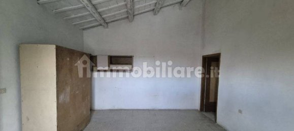 4 bedrooms House in Nocciano, Italy No. 39729 12