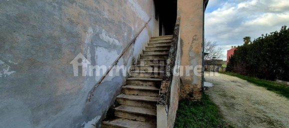 4 bedrooms House in Nocciano, Italy No. 39729 21