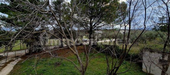 4 bedrooms House in Nocciano, Italy No. 39729 33