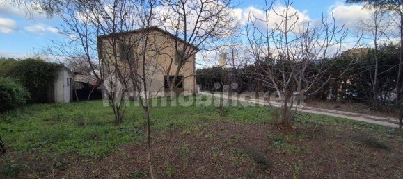 4 bedrooms House in Nocciano, Italy No. 39729 19