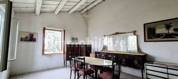 4 bedrooms House in Nocciano, Italy No. 39729 3