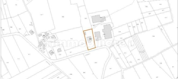 4 bedrooms House in Nocciano, Italy No. 39729 16