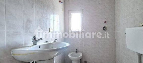 4 bedrooms House in Nocciano, Italy No. 39729 10