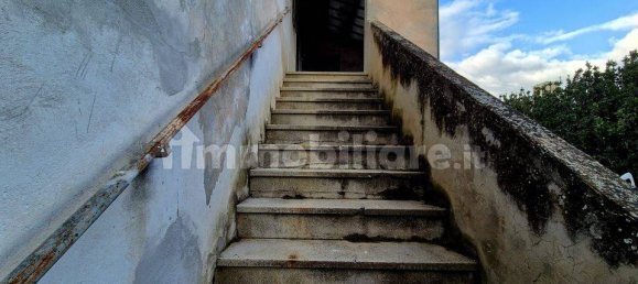 4 bedrooms House in Nocciano, Italy No. 39729 20