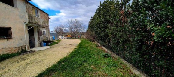 4 bedrooms House in Nocciano, Italy No. 39729 24