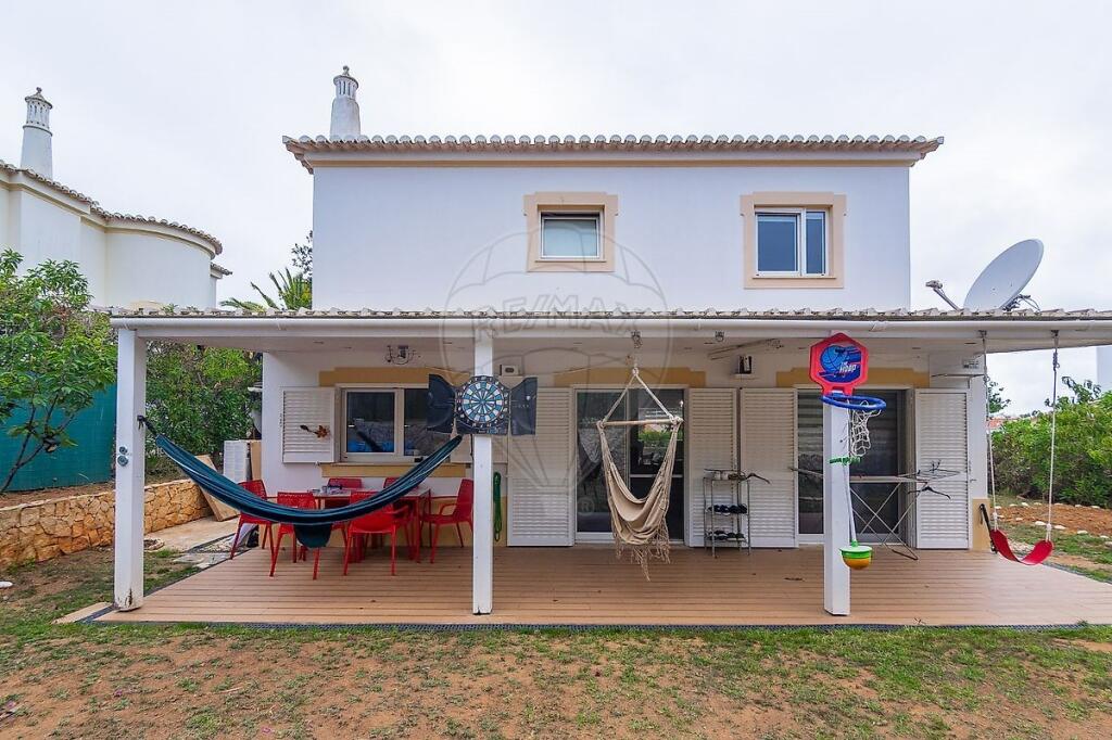 4 bedrooms Villa in Portimao, Portugal No. 26554