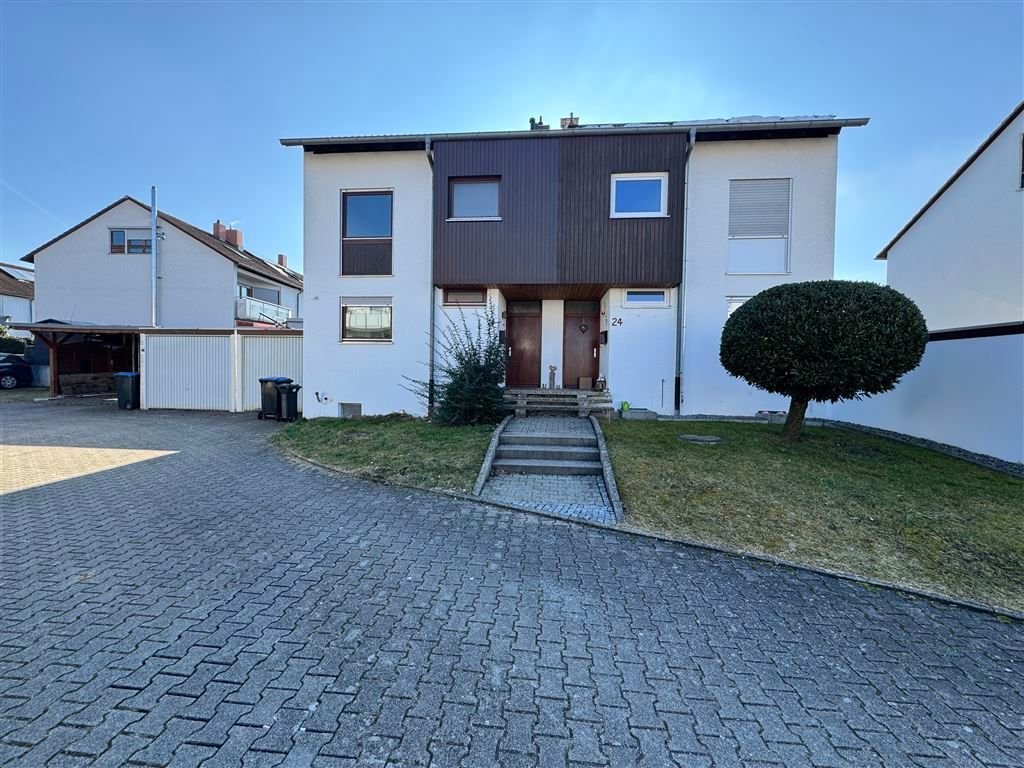 5 rooms Townhouse in Baden-Wurttemberg, Germany No. 90300