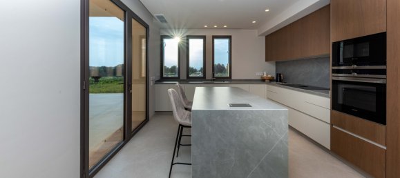 Дом с 5 спальнями в Сантаньи, Испания № 54908 12